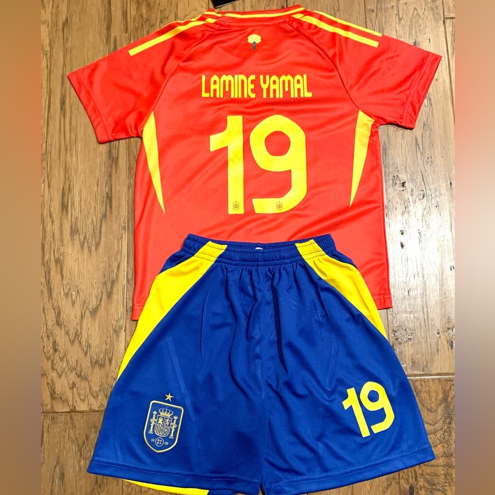 Boys Medium 8-9 Lamine Yamal Spain Red Soccer Jersey Youth Kit Size 26